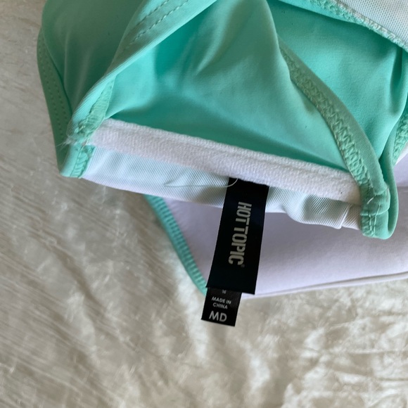 ❤️🔥2/$13❤️🔥 NWOT Hot Topic crocheted skull teal bikini top - Picture 4 of 4